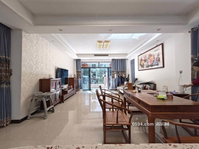 萬科二期--實用面積500平--贈送花園.地下室，邊套三面光精裝-莆田二手房