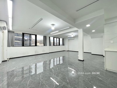 2套打通，廳大適合電商辦公人多，九華廣場(chǎng)二中九華中小學(xué)-莆田租房