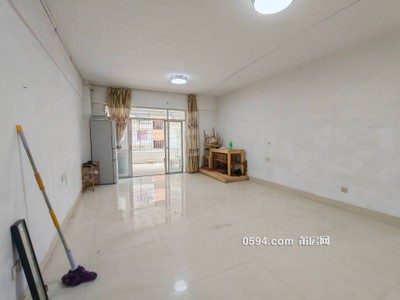 馨宜新天地附近西洪小區(qū)兩房大客廳兩衛(wèi)-莆田租房