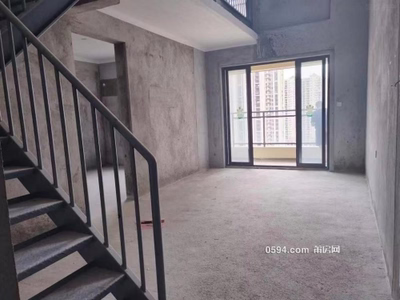 融信府--城北高端小區(qū)毛坯房--樓中樓高層四房二廳僅10800元-莆田二手房