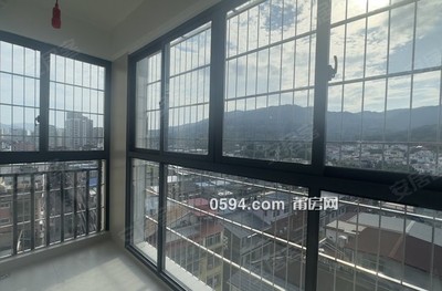 北磨附近誠(chéng)意出看山精裝無(wú)遮擋市政府宏豐嘉園電梯3房2衛(wèi)-莆田二手房