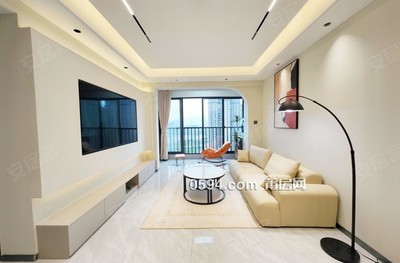 小三居 中間好樓層 南北通透 次新房 雙衛(wèi)格局 有電梯-莆田二手房