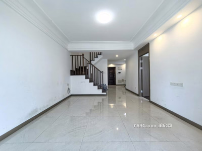 保利金香檳復(fù)試樓4室2廳3衛(wèi)  租金3500元  可辦公 可-莆田租房