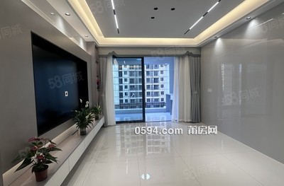 婚房   步行街市中心龍德井小區(qū)南北通透雙陽(yáng)臺(tái)精裝修3房2衛(wèi)-莆田二手房