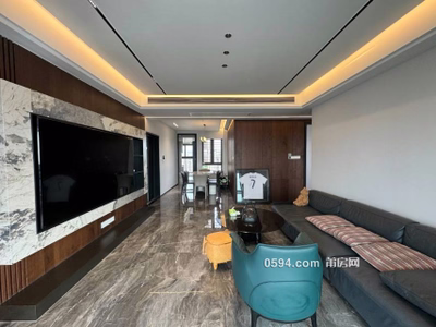 保利城譽峰花園 高層豪裝四房 獨梯獨戶 含車位和家具家電-莆田二手房