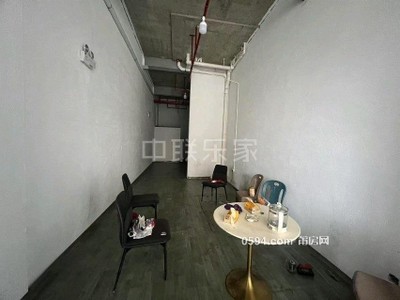 聯(lián)發(fā)君臨天璽的大門(mén)口邊上的店面，自用，投資都合適的-莆田二手房