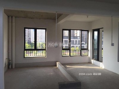 房東怒降40萬(wàn)! 萬(wàn)科城二期毛坯復(fù)式南北東疊墅6房!-莆田二手房