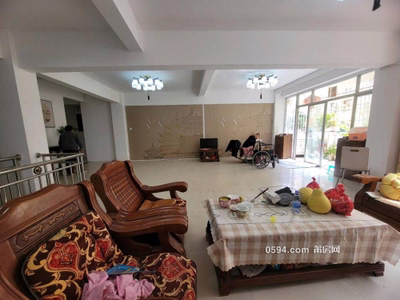 實(shí)驗(yàn)二小旁 貿(mào)中小區(qū) 5房2廳4衛(wèi) 簡單裝修 賣4610-莆田二手房