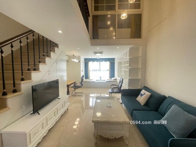 萬達(dá)商圈復(fù)式樓適合辦公居家租金2600元 101平 2室2廳2衛(wèi) 南興-莆田租房