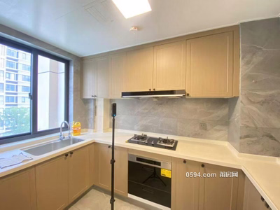 萬(wàn)達(dá)對(duì)面建發(fā)融創(chuàng)和鳴蘭溪精裝修四房，全新裝修拎包入住-莆田二手房