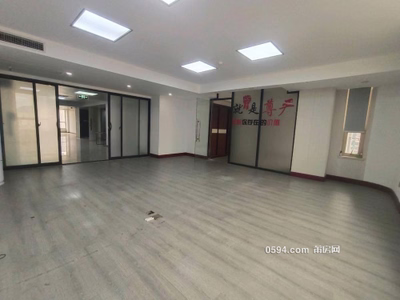 萬達(dá)附近辦公大面積 有電梯空調(diào)已配可隨時辦公-莆田租房