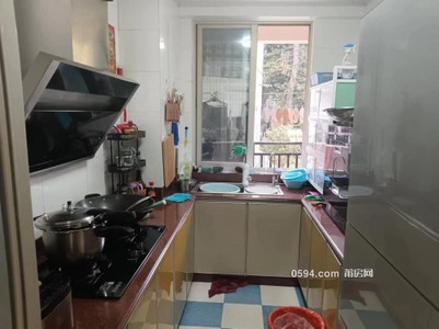 學(xué)園豪庭--逸夫文獻(xiàn)附近精裝4房2廳--電梯房雙證滿二僅11725元-莆田二手房