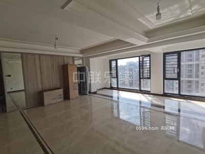 4+1房超大橫廳，0公攤實(shí)用面積152平，拎包入住，臨九華廣場(chǎng)-莆田二手房