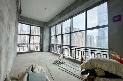 為數(shù)不多的毛坯復(fù)式樓 高層朝南兩面采光 自由裝修正榮-莆田二手房