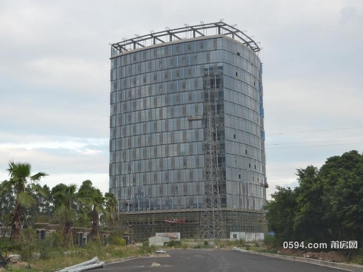 禾三商務(wù)寫字樓