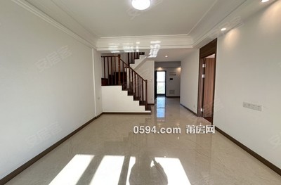 保利金香檳 精裝未入住 復(fù)式樓中樓4房 南北三陽臺有鑰-莆田二手房