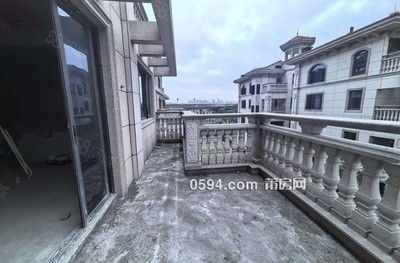 非常急賣 送車位 萬達過去 70年產(chǎn)權(quán)別墅 有電梯有花園露臺-莆田二手房