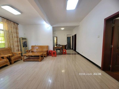 卓坡社區(qū)光明街 4房2廳2衛(wèi) 普通裝修 賣2815-莆田二手房