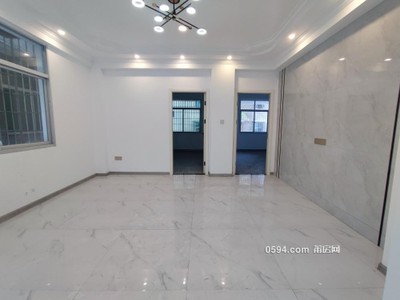 麟峰小學(xué)旁 正榮時(shí)代廣場(chǎng) 精裝3房?jī)蓮d兩衛(wèi) 首出租-莆田租房