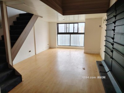 萬(wàn)達(dá)廣場(chǎng)對(duì)面 南興國(guó)貿(mào) 復(fù)式兩房 使用面積80平左右-莆田二手房