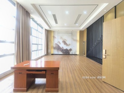 14大隔间联创国际800平适合多行业办公带4个车位性价比高-莆田租房