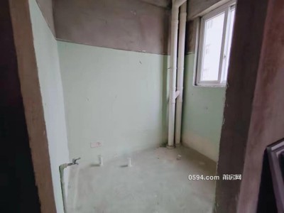 市政府邊上 駿隆云上居  毛坯四房  南北東   每平僅售10000-莆田二手房