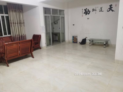 租金1200元 3室2廳2衛(wèi) 120平 仙游汽車站對(duì)面6+3便利店2號(hào)梯五樓-莆田租房