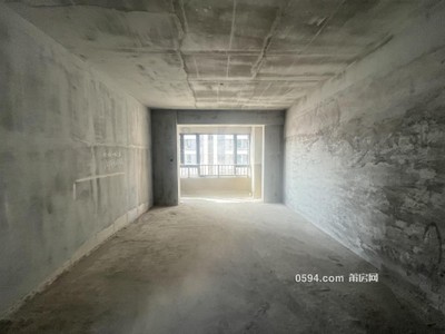 迎和雅仙龍德井悅瀾山居A區(qū)毛坯南北通透全明戶型4房雙陽(yáng)臺(tái)-莆田二手房