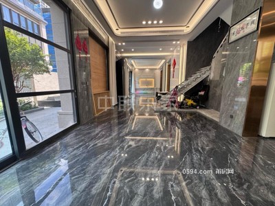 保利城觀瀾聯(lián)排別墅 有天有地共5層 兩棟打通 送前后院子-莆田二手房