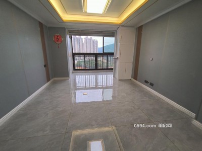 聯(lián)發(fā)君悅首府 129萬 3室精裝
 126平-莆田二手房