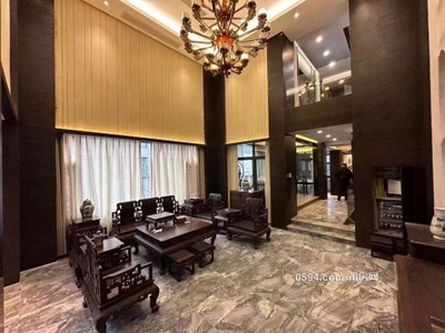 市中心 端頭邊套 有天有院子 駿歐龍盤別墅 9.9成新 送露臺-莆田二手房