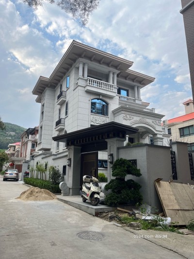 南湖公園旁鳳凰別墅山莊A區(qū)B區(qū)獨(dú)棟大花園四層大氣-莆田二手房