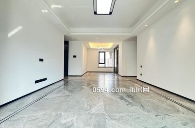 15XXX起（建發(fā)玉湖壹號(hào)）獨(dú)梯獨(dú)戶(hù)。小洋樓邊套四房。萬(wàn)科-莆田二手房