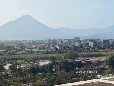 坐在沙發(fā)看溪【96平寬四房 】萬科好房大陽臺(tái)【人多狠值了-莆田二手房