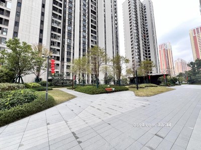 南門書包房！毛坯四房滿2年自主裝修出門萬達(dá)廣場(chǎng)一梯一戶-莆田二手房