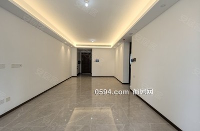 精裝未入住  一套 超大陽臺(tái)方正四房萬達(dá)廣場建發(fā)觀瀾-莆田二手房