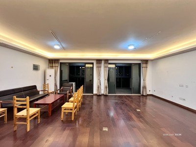 玉湖公園旁萬科六期高層四房，雙衛(wèi)，辦公好房，家具齊全-莆田租房