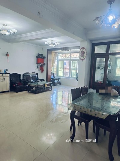 逸夫小學(xué)旁 四房二廳二衛(wèi)，家電齊全  有停車位和柴火間-莆田租房