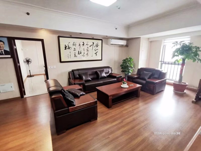 辦公寫字樓 萬達SOHO 200平帶辦公桌-莆田租房