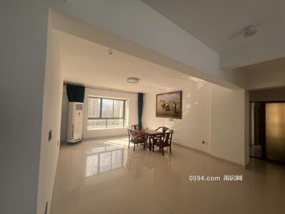 實(shí)拍 祥榮荔樹(shù)灣 簡(jiǎn)裝大三房 宜商宜居 房東誠(chéng)意租 隨時(shí)可看-莆田租房