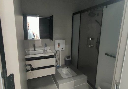 仙游縣榜頭鎮(zhèn)溪尾村工藝路613號(hào)1層、3層、5層的房產(chǎn)及相應(yīng)的土地使用權(quán)