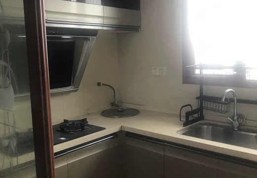 坐落在福建省莆田市城廂區(qū)霞林街道棕櫚路176號(hào)陽(yáng)光棕櫚城10號(hào)樓2梯位2703室的房產(chǎn)及相應(yīng)的土地使用權(quán)