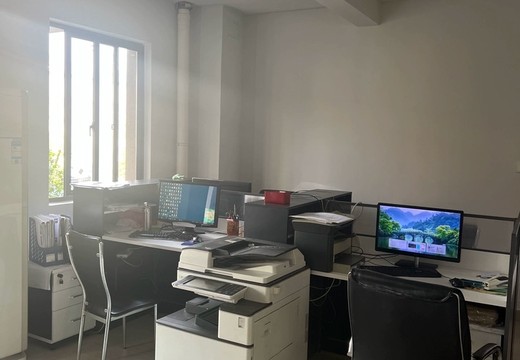 仙游縣鯉城街道城內(nèi)社區(qū)居委會學(xué)府東路1588號2號樓205室的房產(chǎn)及相應(yīng)的土地使用權(quán)