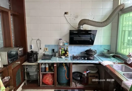 莆田市城廂區(qū)城南溝頭溝西街2幢202號的房地產(chǎn)