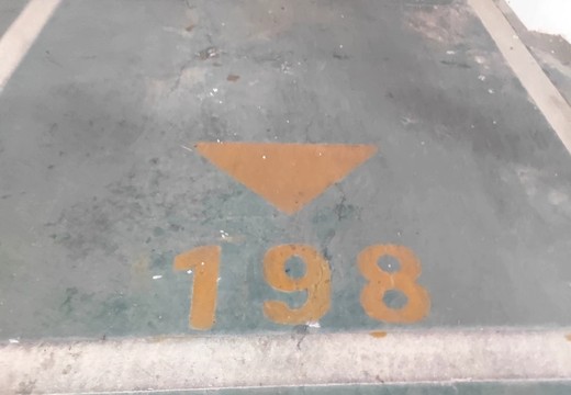 坐落在仙游縣鯉城街道學(xué)府東路1588號(hào)地下室地下1層車(chē)位198號(hào)（詳見(jiàn)清單1）