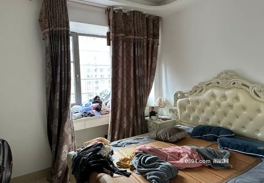 莆田市城廂區(qū)霞林街道荔華東大道8號莆田萬達廣場10號樓第1梯2701室的房地產(chǎn)