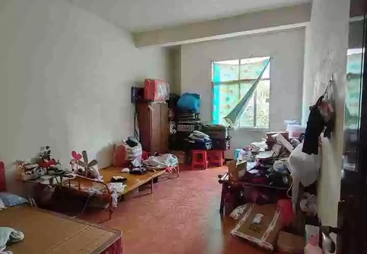 福建省莆田市秀嶼區(qū)埭頭鎮(zhèn)埭頭居委會(huì)7組（現(xiàn)門牌為天云西路122號(hào)）第1-6層房地產(chǎn)（含附屬的無證建筑物）