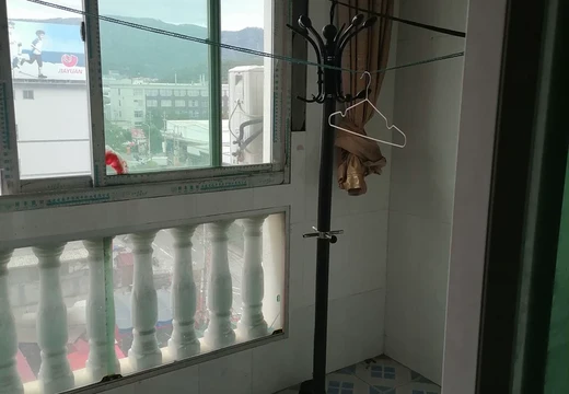 坐落于仙游縣楓亭鎮(zhèn)濱海社區(qū)居委會(huì)興園西路169號(hào)6號(hào)樓7F52室，7F56室、權(quán)證號(hào)為20153490，20153497