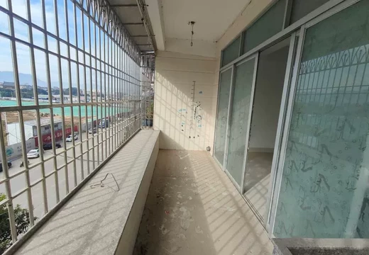 位于仙游縣鯉南鎮(zhèn)城南新區(qū)40#地拆遷安置房D1幢5層502的房產(chǎn)及相應的土地使用權(quán)。（現(xiàn)場有新門牌號仙游縣鯉南鎮(zhèn)興泰西路73號1梯502室）