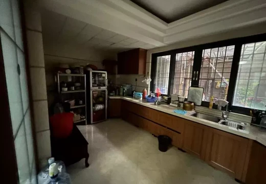 福建省莆田市城廂區(qū)肖厝路355號(hào)水木春華2號(hào)樓第2梯104室